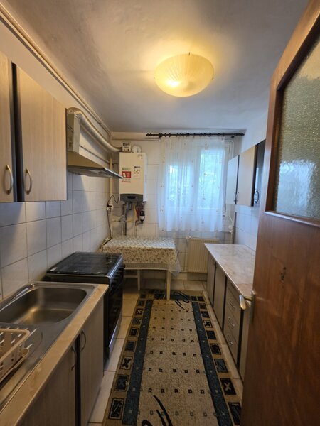 Titan, parc IOR si Scoala 195, pe Rotunda, bloc H, centrala, 2 gr sanitare,
